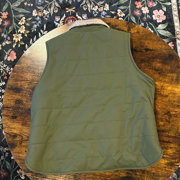 Vintage Women’s Carhartt Olive Quilted Vest with Sherpa Lining - Picture 5 of 5
